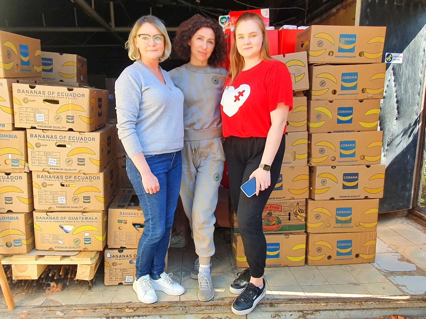 Зірки телеканалу СТБ висловили українським волонтерам і волонтеркам слова подяки Зірки СТБ дякують українським волонтерам і волонтеркам