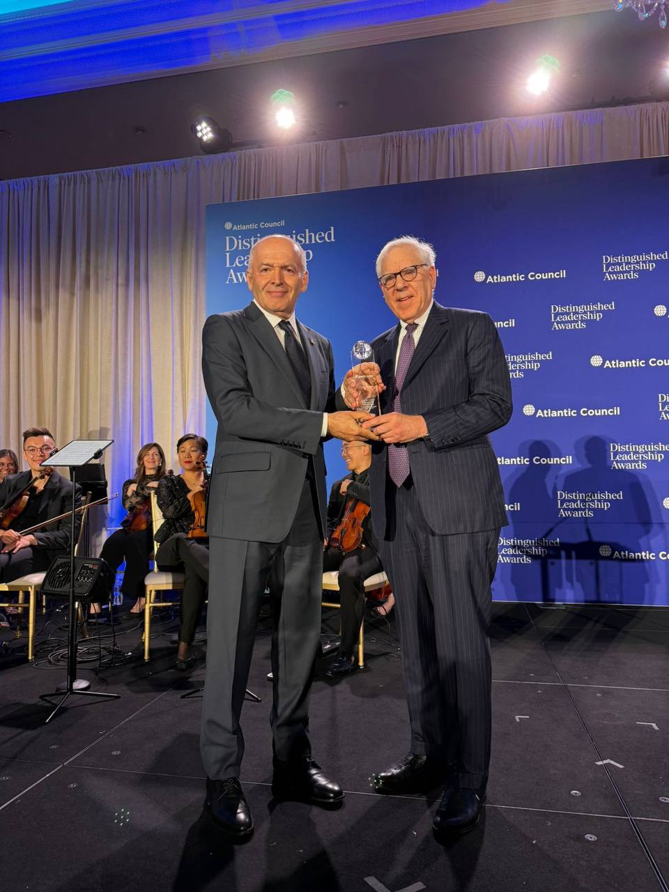 Віктор Пінчук отримав нагороду Atlantic Council за видатне гуманітарне лідерство Віктор Пінчук отримав нагороду Atlantic Council за видатне гуманітарне лідерство