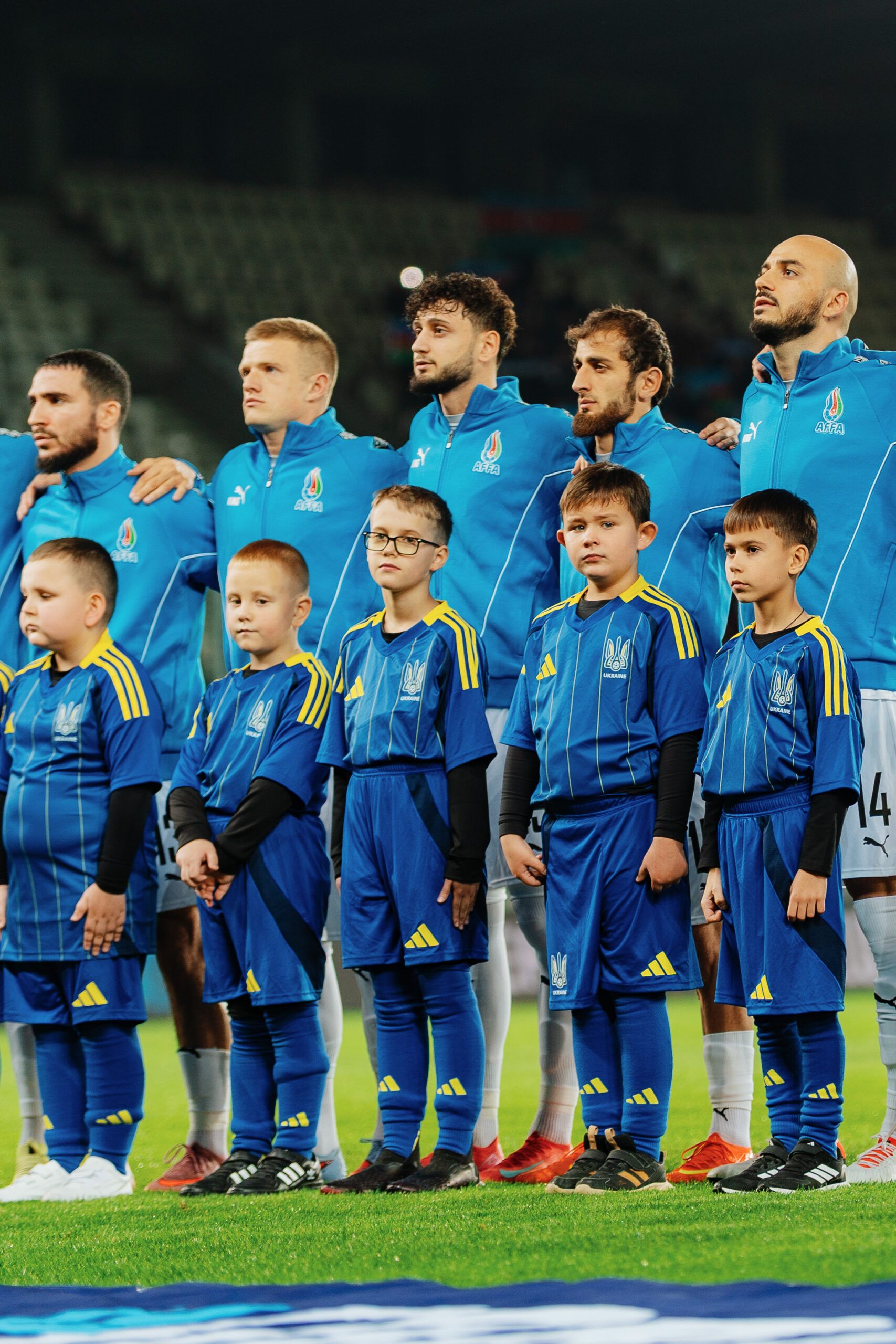 Діти військових з RECOVERY вивели збірні України та Азербайджану на матч у Кракові