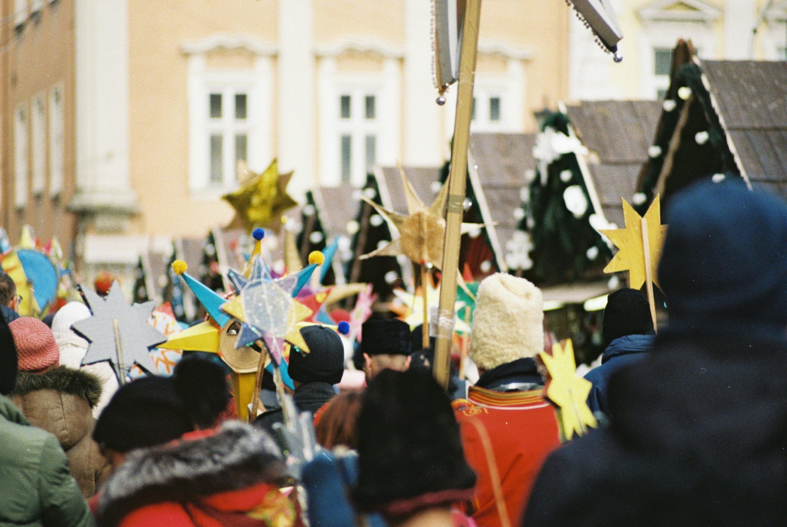 Коли колядувати, щедрувати і засівати в Україні: дати 2025-2026 зимового періоду за новим календарем Різдво в Україні