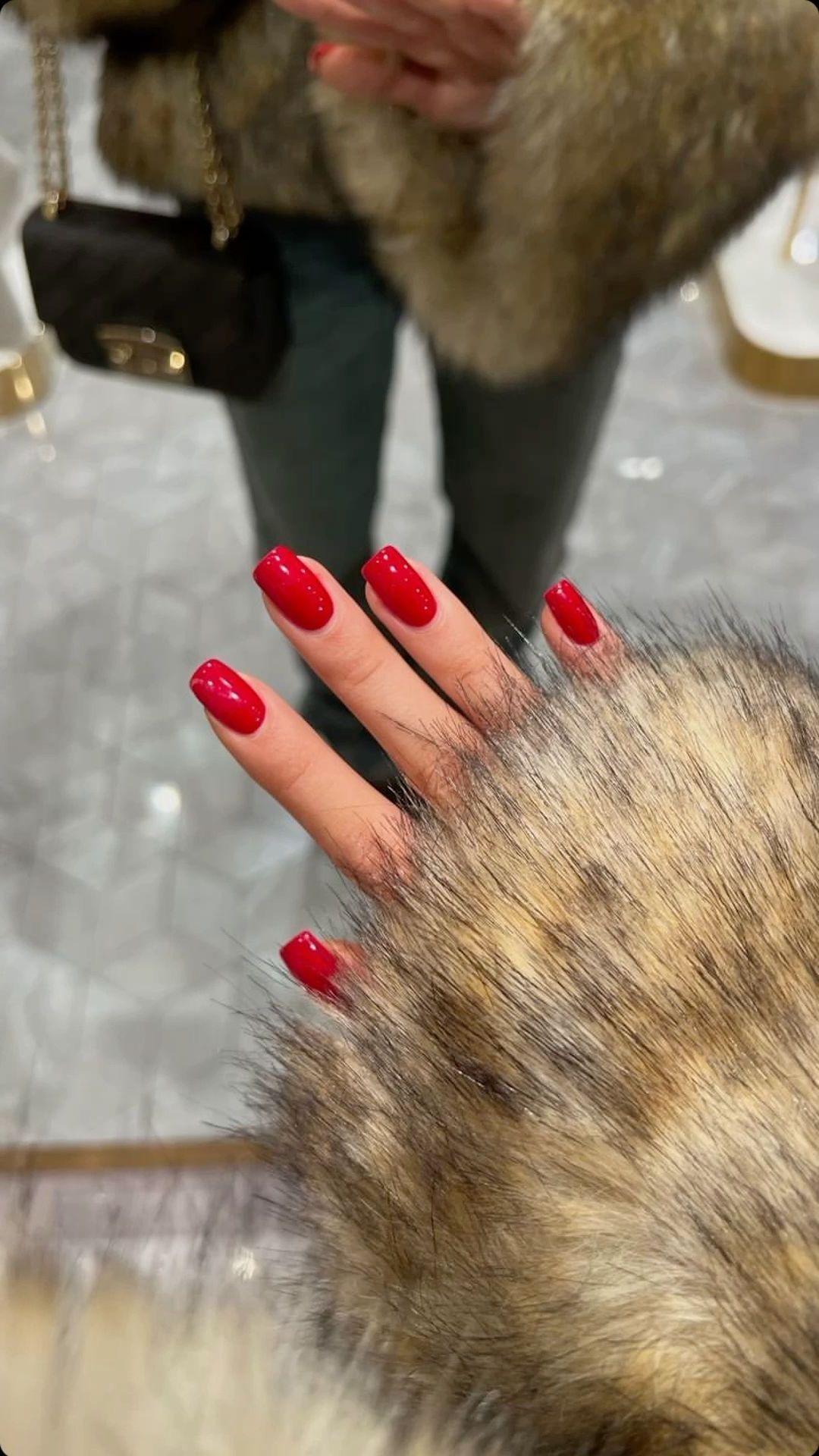 Манікюр на Новий рік 2026: кольори, які привернуть достаток й удачу Манікюр на Новий рік 2026: головні кольори та дизайни на новорічну ніч