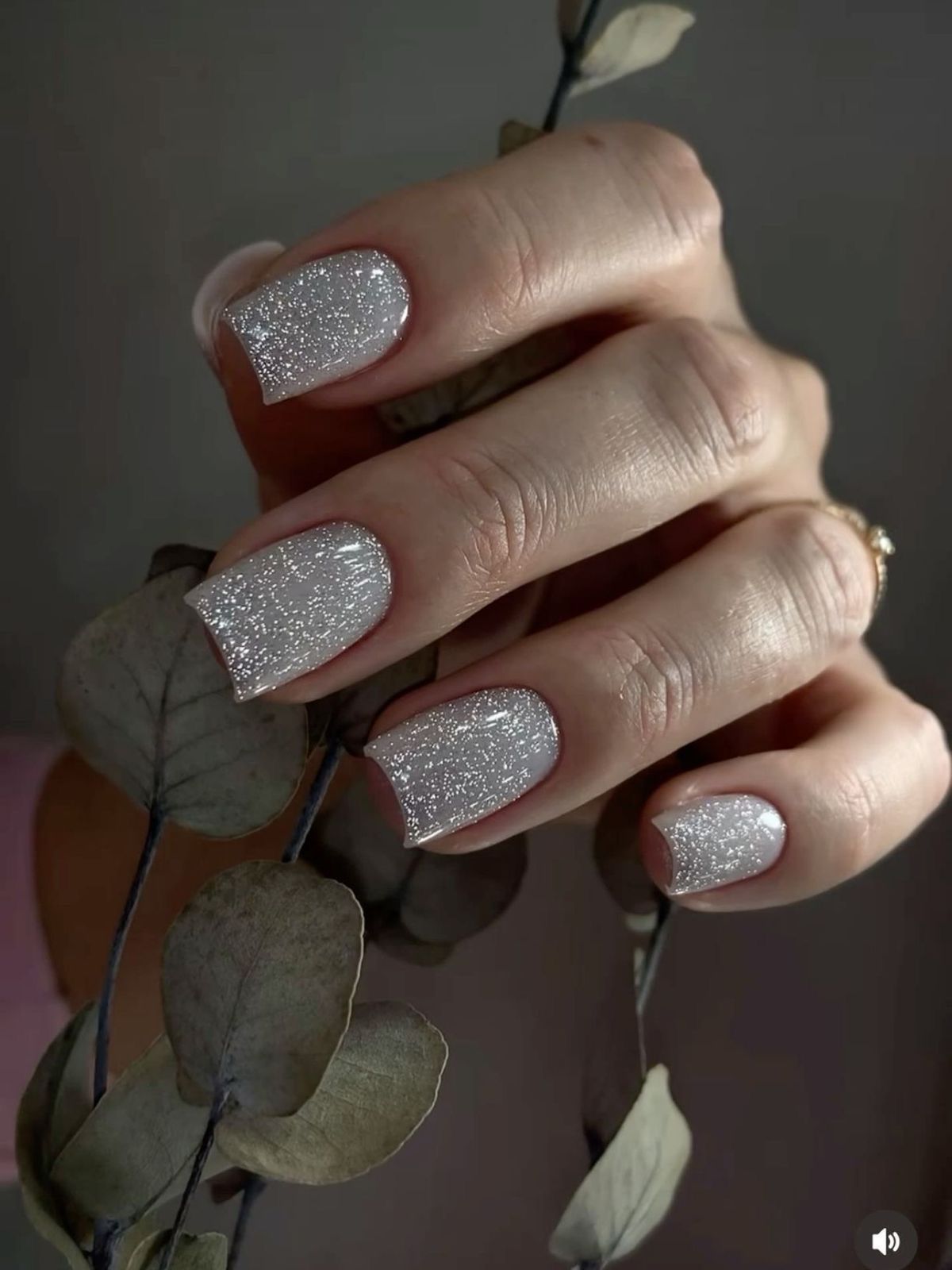 Манікюр на Новий рік 2026: кольори, які привернуть достаток й удачу Манікюр на Новий рік 2026: головні кольори та дизайни на новорічну ніч