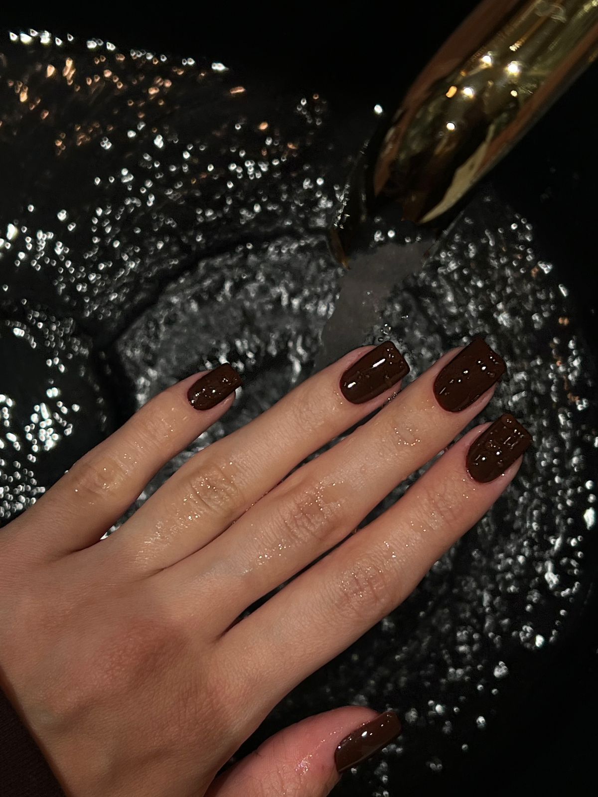 Манікюр на Новий рік 2026: кольори, які привернуть достаток й удачу Манікюр на Новий рік 2026: головні кольори та дизайни на новорічну ніч