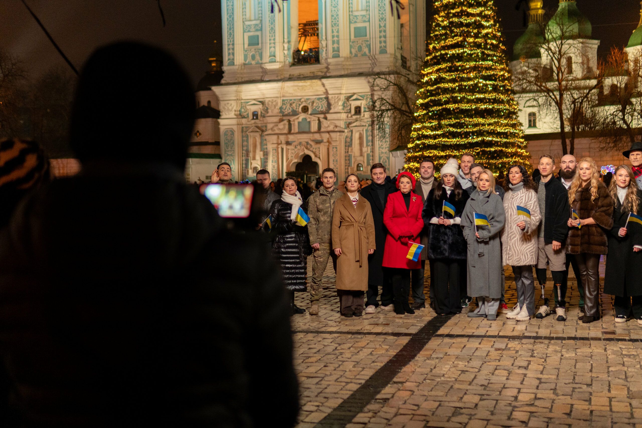 Starlight Media та рух «Жовта стрічка» створюють гімн, що в новорічну ніч об’єднає усю країну Starlight Media та рух «Жовта стрічка» створюють гімн, що в новорічну ніч об’єднає всю країну