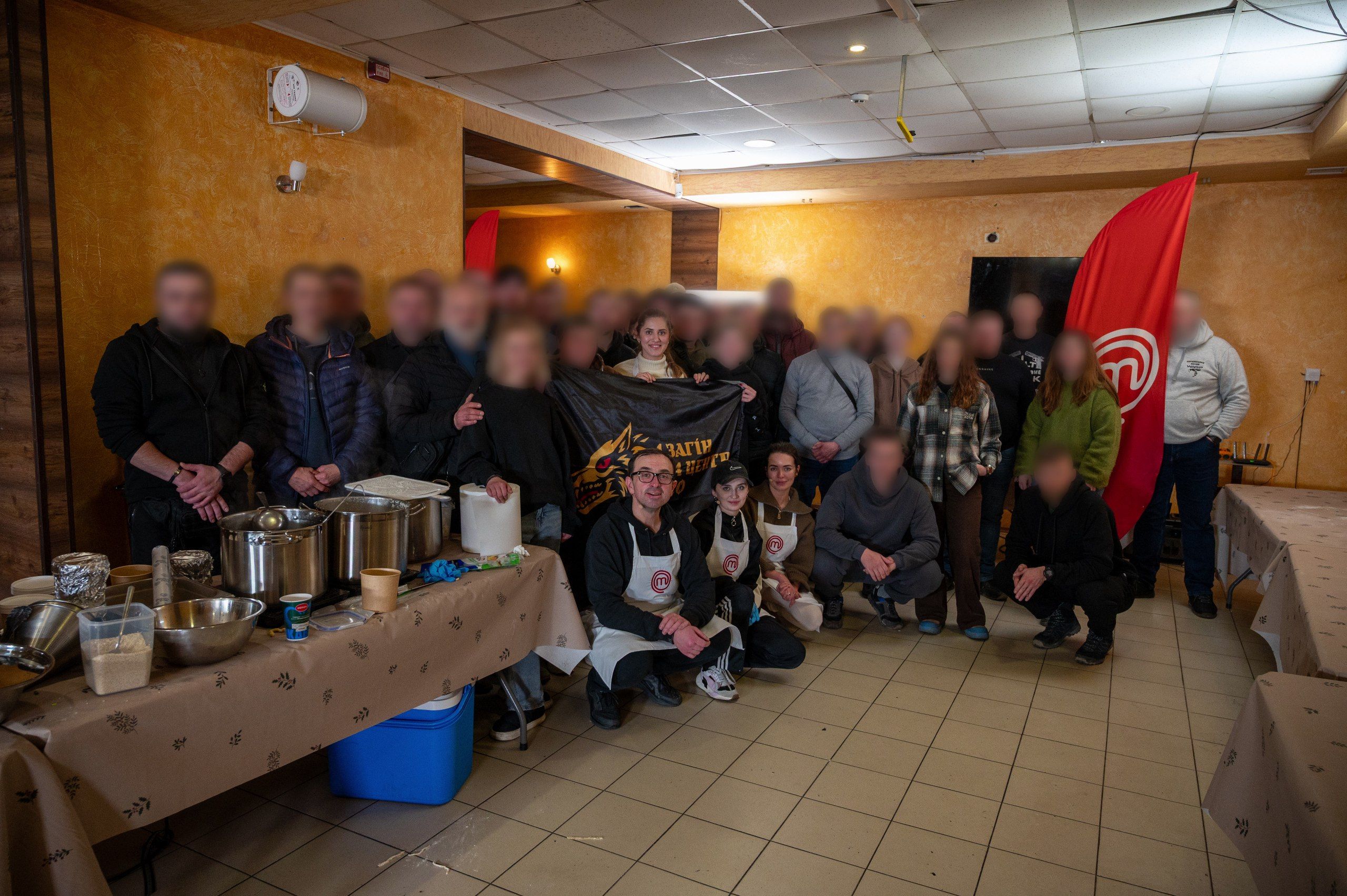 «Рамен» та обійми біля лінії фронту: команда МастерШеф провела майстерклас і частувала наших героїв Команда МастерШеф провела майстерклас для військовослужбовців і частувала наших героїв