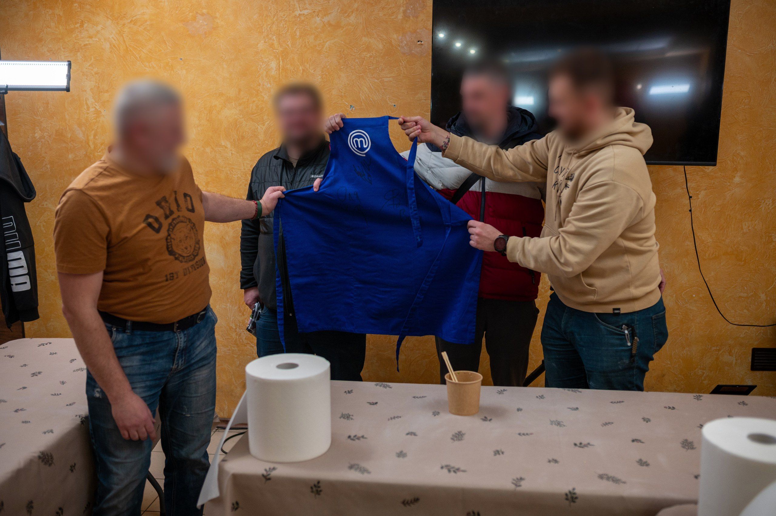 «Рамен» та обійми біля лінії фронту: команда МастерШеф провела майстерклас і частувала наших героїв Команда МастерШеф провела майстерклас для військовослужбовців і частувала наших героїв