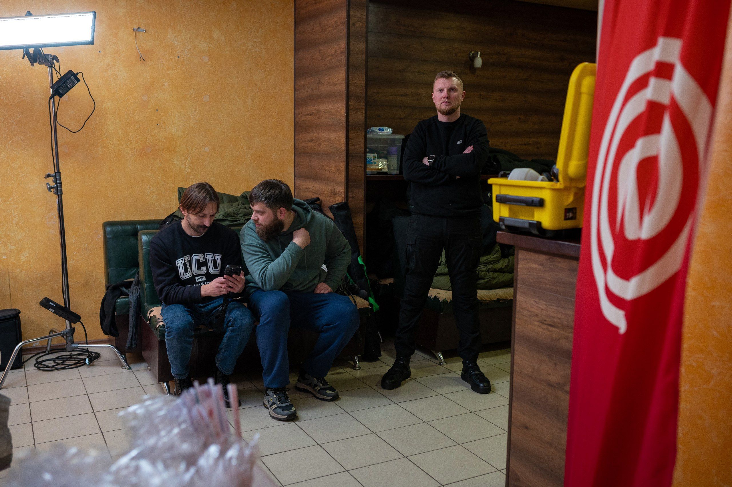 «Рамен» та обійми біля лінії фронту: команда МастерШеф провела майстерклас і частувала наших героїв Команда МастерШеф провела майстерклас для військовослужбовців і частувала наших героїв