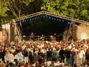 ЧекаFest 2.0 зібрав майже 4 тисячі людей у Львові, щоб вшанувати памʼять Ірини Цибух Фото 13 до: ЧекаFest 2.0 зібрав майже 4 тисячі людей у Львові, щоб вшанувати памʼять Ірини Цибух