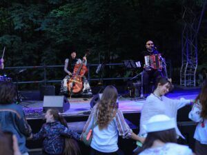 ЧекаFest 2.0 зібрав майже 4 тисячі людей у Львові, щоб вшанувати памʼять Ірини Цибух Фото 14 до: ЧекаFest 2.0 зібрав майже 4 тисячі людей у Львові, щоб вшанувати памʼять Ірини Цибух