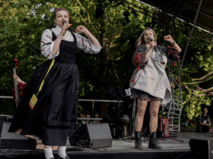 ЧекаFest 2.0 зібрав майже 4 тисячі людей у Львові, щоб вшанувати памʼять Ірини Цибух Фото 2 до: ЧекаFest 2.0 зібрав майже 4 тисячі людей у Львові, щоб вшанувати памʼять Ірини Цибух