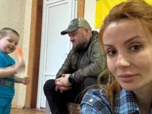 «Це того вартувало»: Алекс та Аля Якутови поділилися першими подробицями усиновлення маленького Кірюши Фото 1 до: «Це того вартувало»: Алекс та Аля Якутови поділилися першими подробицями усиновлення маленького Кірюши
