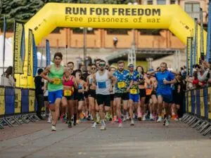 12 вересня KSE проведе в Києві благодійний забіг Run for Freedom 2026 за участі Тімоті Снайдера Фото 1 до: 12 вересня KSE проведе в Києві благодійний забіг Run for Freedom 2026 за участі Тімоті Снайдера