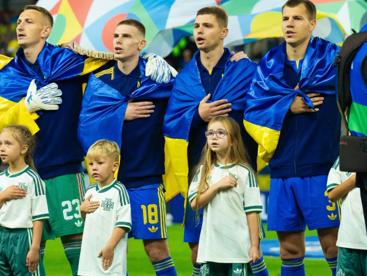 Діти військових, які відновлюються в центрах RECOVERY, вивели збірні України та Північної Ірландії на матчі у Трнаві 