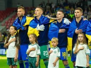 Діти військових, які відновлюються в центрах RECOVERY, вивели збірні України та Північної Ірландії на матчі у Трнаві 