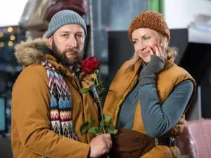 Фото 3 до: «Будь щаслива тут і зараз»: вийшов офіційний тизер комедії «Два Різдва, Одна Леся»