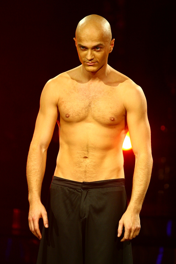 Толығымен жалаңаш фото