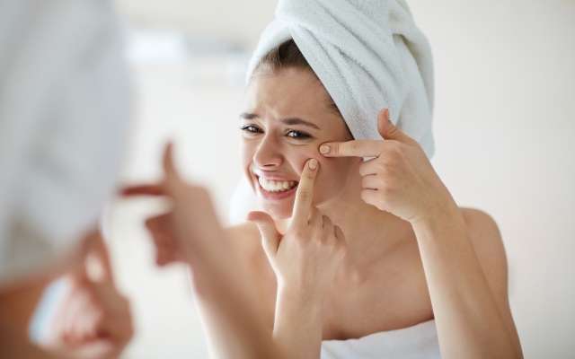 Не можна давити прищі - стане тільки гірше!