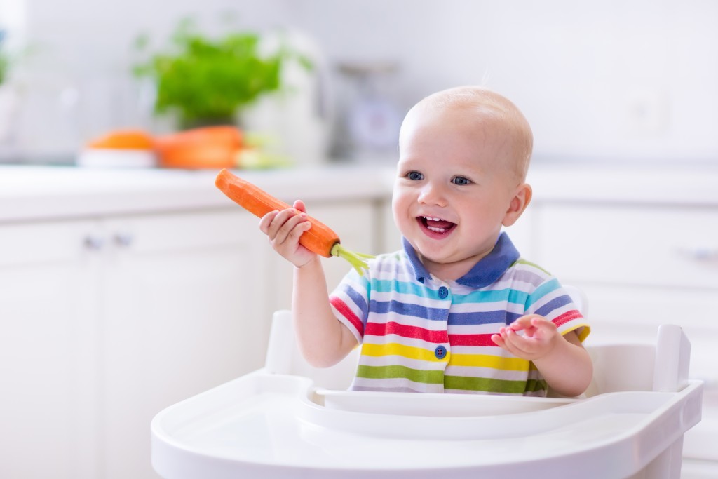 Перший прикорм малюка: коли і з чого починати shutterstock_432656863