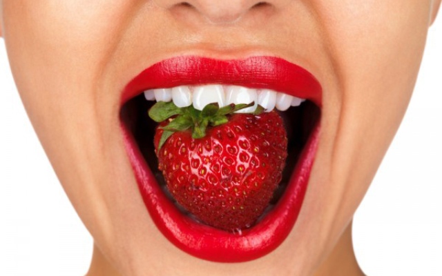 woman-with-strawberry-in-mouth-600