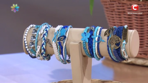 Як сплести браслет на удачу своїми руками vlcsnap-2016-12-06-13h43m30s168