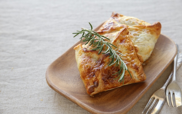 Пиріжки на День святого Миколая: рецепт Пиріжки на День святого Миколая з журавлиною і буряком: рецепт