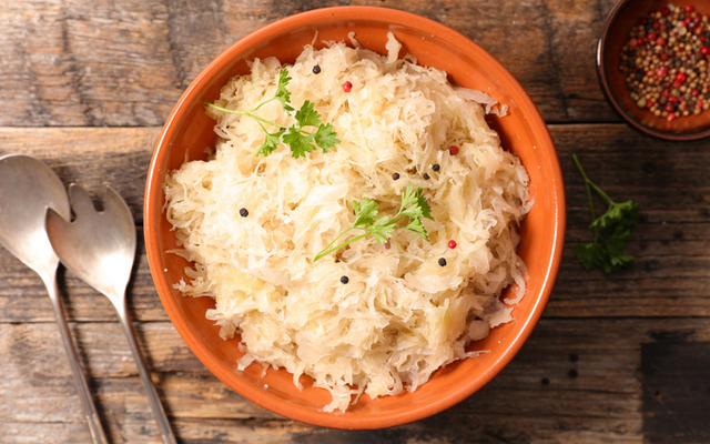 Готуємо свій організм до святкового столу: поради продукти від переїдання