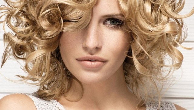 Модні стрижки 2017: фото-поради для модниць Доповніть стрижку недбалими пасмами, нерівними локонами або чубчиком