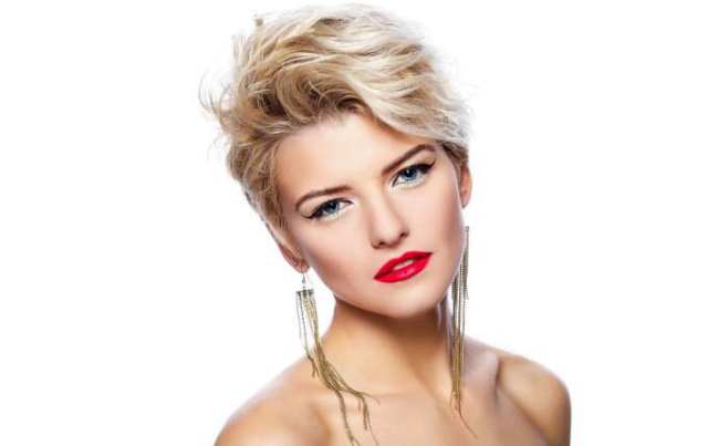 Модные стрижки 2017: фото-советы для модниц Модные стрижки 2017 - в нашем материале!