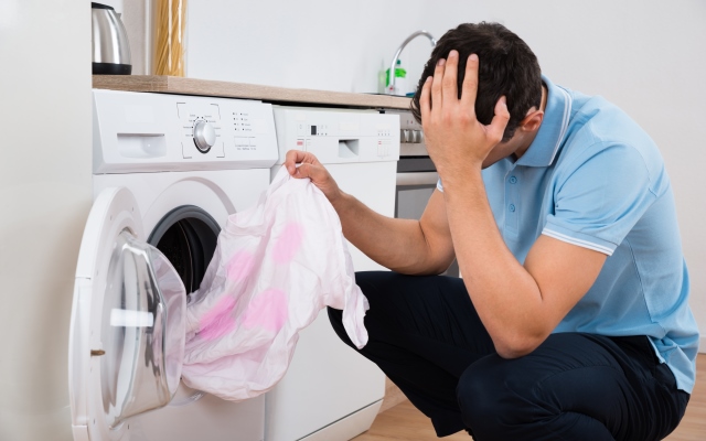 Як видалити лискучі плями з одягу: топ-3 способів iStock-618540552