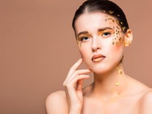 как сделать макияж с блестками на новый год