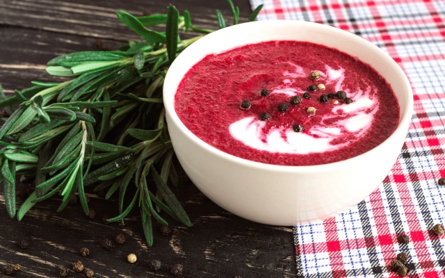 Крем-суп из свеклы: простой рецепт от кулинарного эксперта Винченцо Барба iStock-613908262