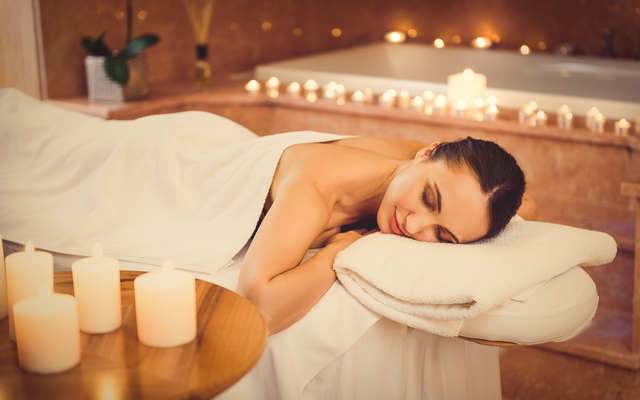 Оригинальные подарки на 8 марта: девушке, жене, любимой, маме Calm young woman lying at beauty salon