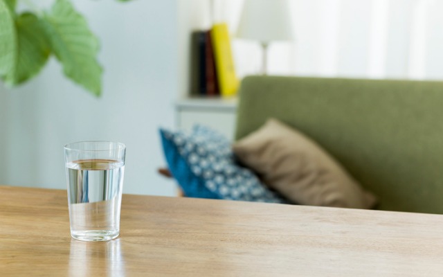Як пити воду, щоб схуднути? Топ-3 секретів дієтології стакан воды
