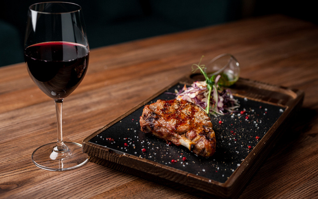 Чим закусувати алкоголь в Новий рік: поради експерта чим закусувати