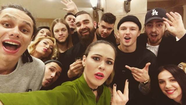 Юлія Саніна провела новорічні свята у теплих краях Новый год в хорошей компании ⚡⚡⚡ (фото з Instagran @the_hardkiss)