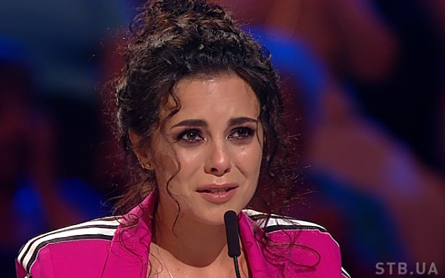 «Х-фактор»-8: учасник кастингу розчулив Настю Каменських до сліз плачет настя5 (1)