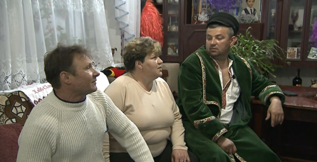 Чи зможе тато-пан впоратися з усіма завданнями трудівниці-дружини? Чи зможе тато-пан впоратися з усіма завданнями трудівниці-дружини?