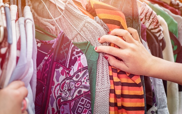 Можно ли носить и покупать вещи в секонд-хенде, рассказала Елена Стеценко можно ли носить вещи из секонд хенда