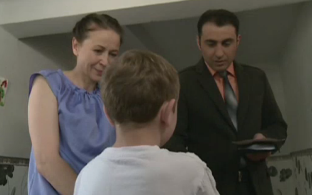 Жінка в білому хоче забрати у матері останнього сина “Слідство ведуть екстрасенси”: Чому Жінка в білому хоче забрати у матері останнього сина