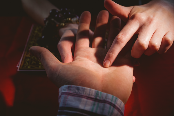 Хіромантія: як дізнатися по руці своє майбутнє