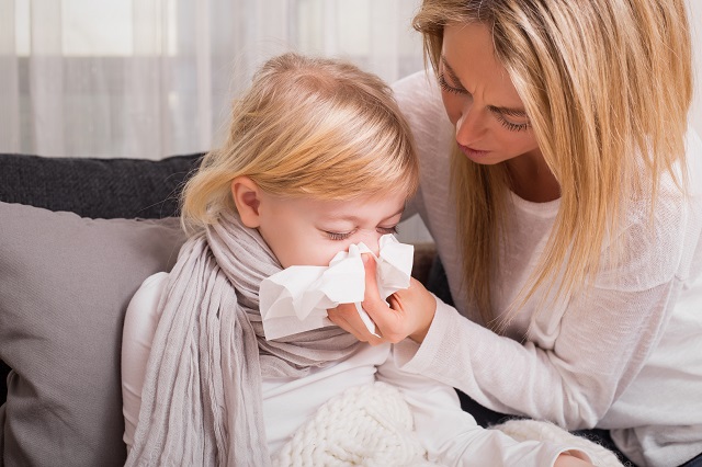 Які бувають захворювання носової порожнини? Little girl with cold and blowing her nose