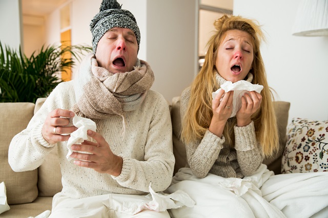 Які бувають захворювання носової порожнини? Sick couple catch cold