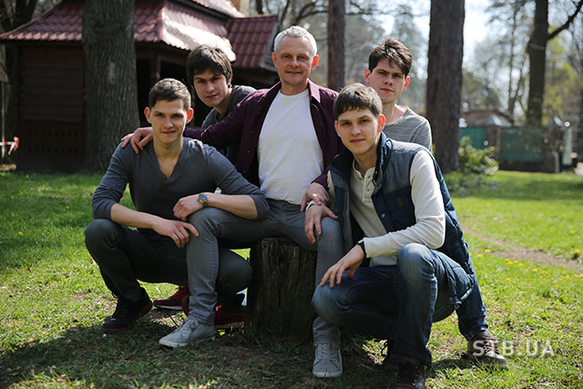 Ексклюзивні фото пiдготовки проекту: півфіналісти готуються до прямих ефірів Семья Осичнюк