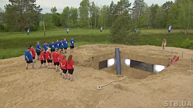 Як учасники вибралися з величезної ями, яку затоплювало водою? 12