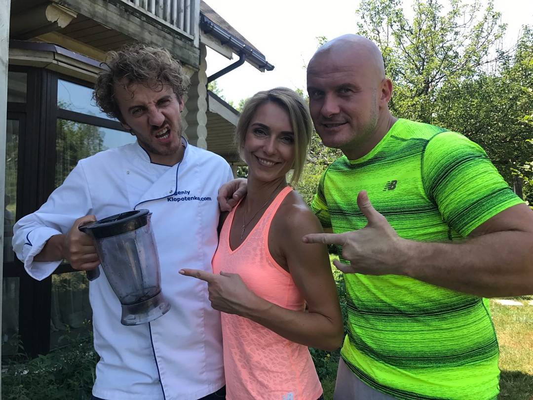 Тренери «Зважені та Щасливі»-7 діляться фотографіями зі зйомок 20481799_1592641474140248_6833813968943841280_n