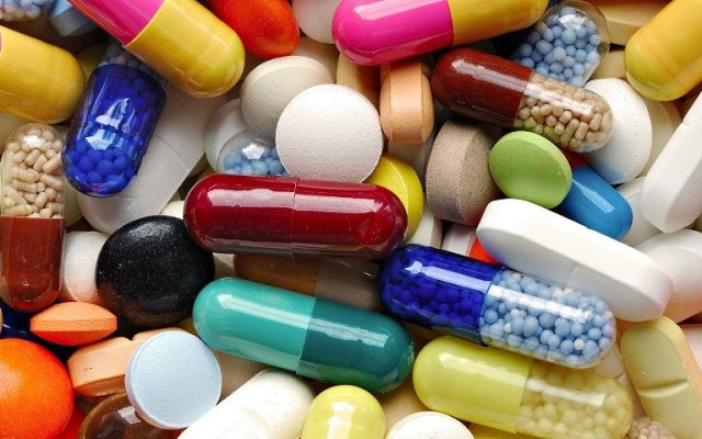 Як допомогти дитині проковтнути таблетку? Как помочь ребенку проглотить таблетку?