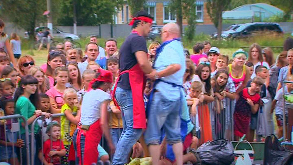 Судьи дали участникам задание накормить село vlcsnap-2016-09-21-15h07m42s2