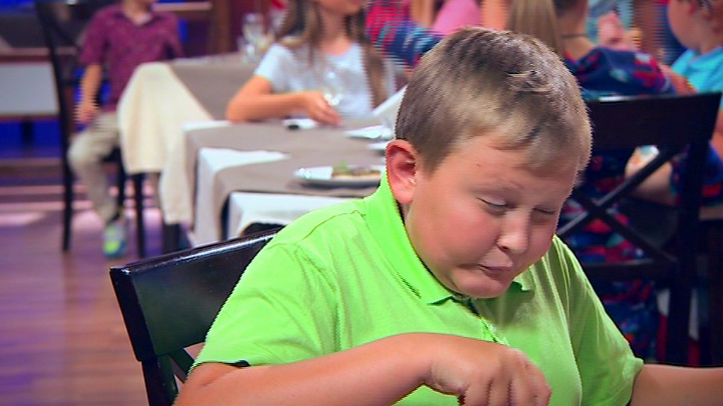 Батя не по-детски раскритиковал блюда участников взрослого «МастерШефа» vlcsnap-2016-10-05-13h25m51s115