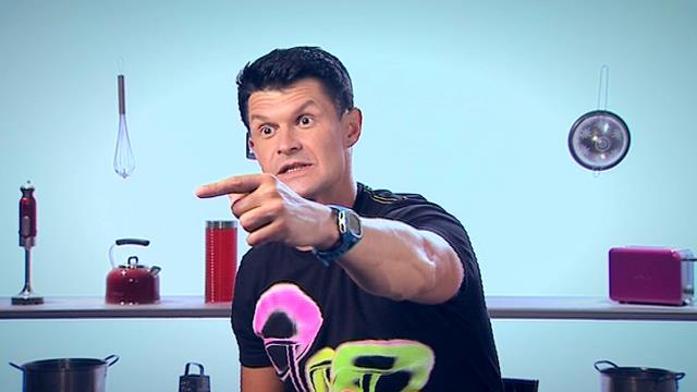 Кулинары приготовили чупа-чупсы из пауков и тараканов vlcsnap-2016-11-22-13h44m10s247