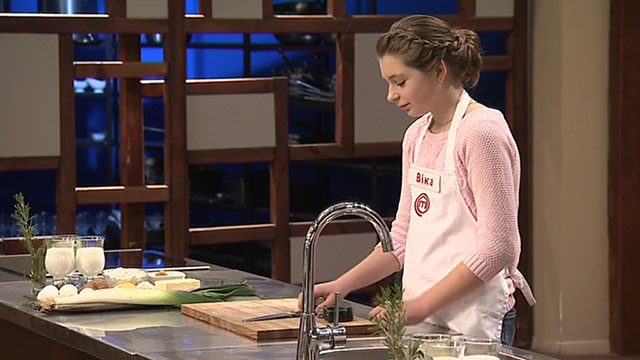 Дети сдали экзамен в Le Cordon Bleu vlcsnap-2016-04-26-11h52m34s96
